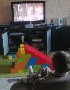 /image.axd?picture=/2012/7/CouchTour/mini/Couch Tour with my son.jpg